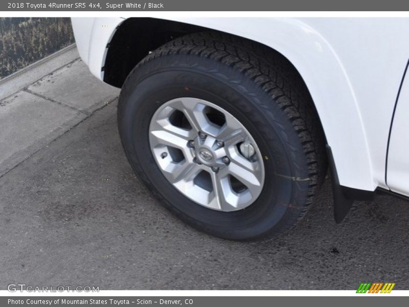 Super White / Black 2018 Toyota 4Runner SR5 4x4