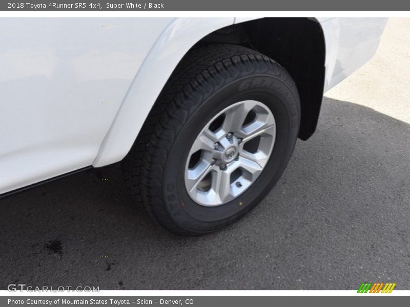 Super White / Black 2018 Toyota 4Runner SR5 4x4