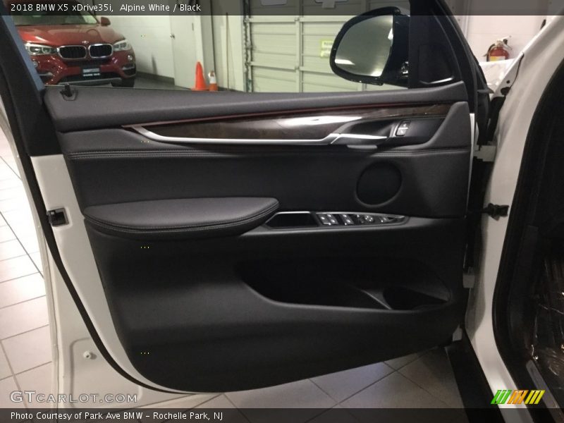 Alpine White / Black 2018 BMW X5 xDrive35i