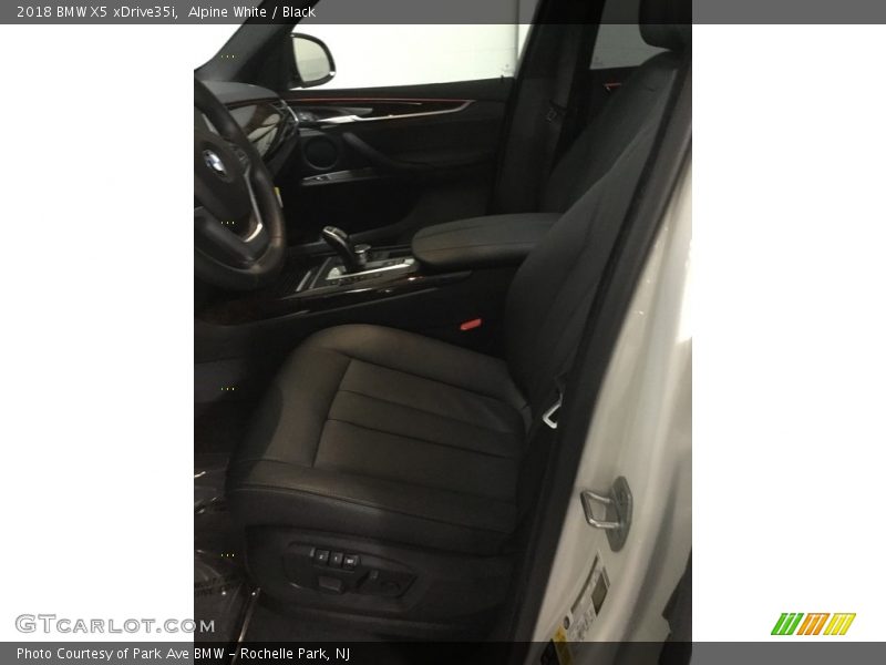 Alpine White / Black 2018 BMW X5 xDrive35i