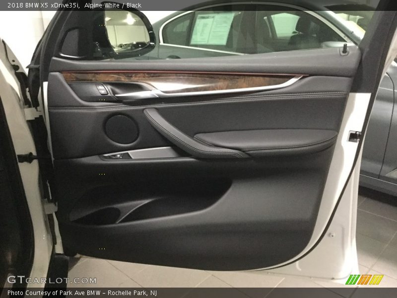 Alpine White / Black 2018 BMW X5 xDrive35i
