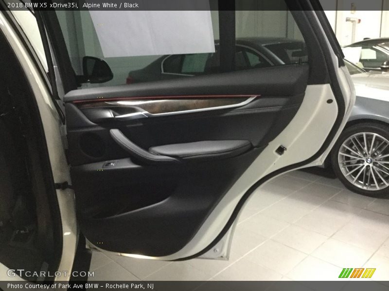 Alpine White / Black 2018 BMW X5 xDrive35i