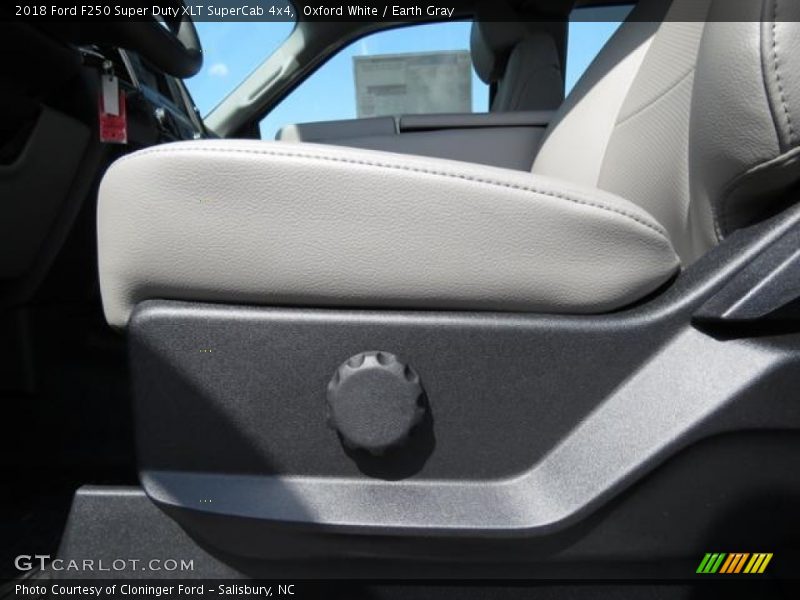 Oxford White / Earth Gray 2018 Ford F250 Super Duty XLT SuperCab 4x4
