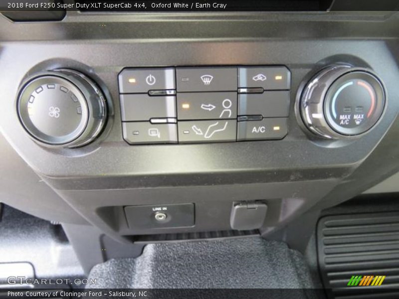 Oxford White / Earth Gray 2018 Ford F250 Super Duty XLT SuperCab 4x4