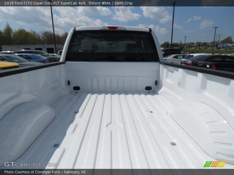 Oxford White / Earth Gray 2018 Ford F250 Super Duty XLT SuperCab 4x4