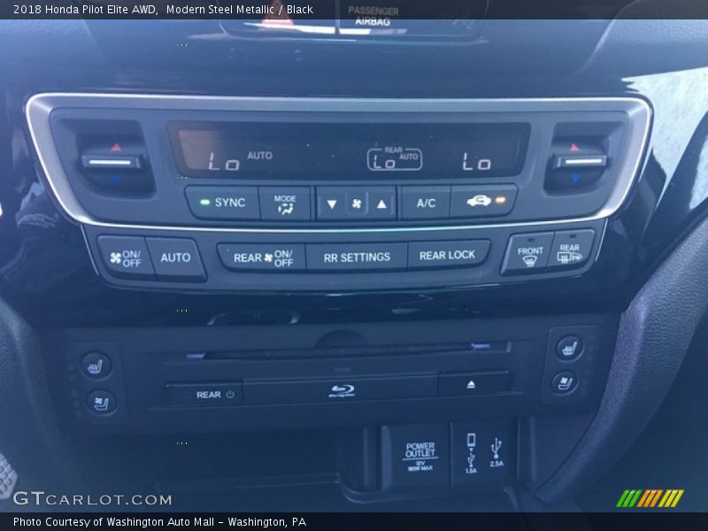 Modern Steel Metallic / Black 2018 Honda Pilot Elite AWD