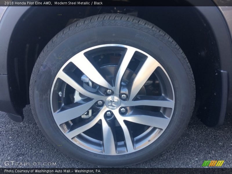 Modern Steel Metallic / Black 2018 Honda Pilot Elite AWD