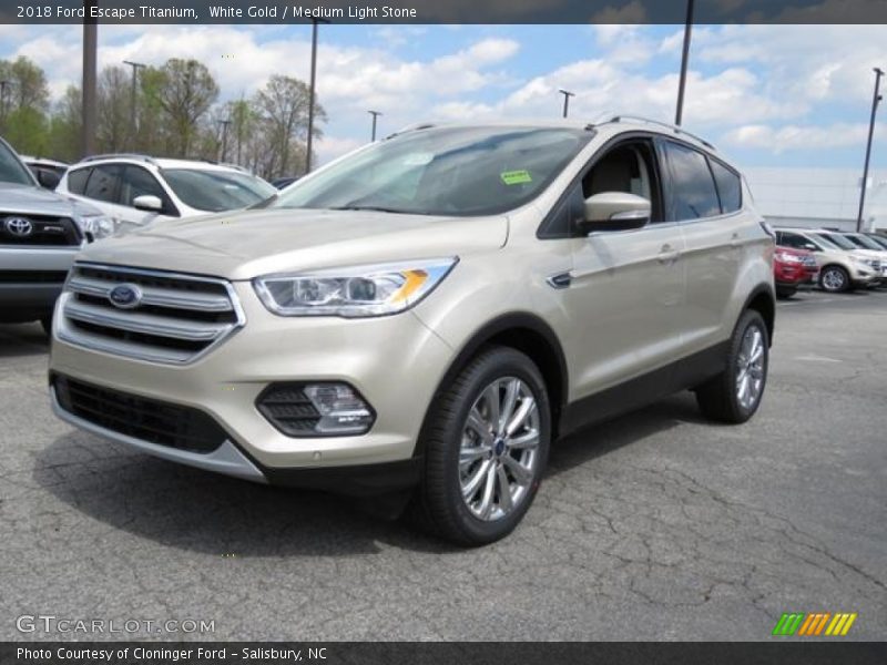 Front 3/4 View of 2018 Escape Titanium