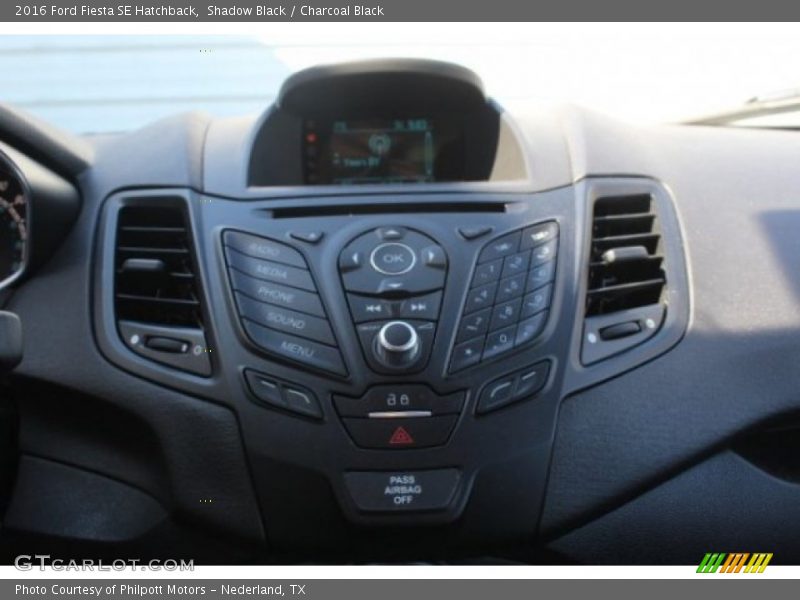 Shadow Black / Charcoal Black 2016 Ford Fiesta SE Hatchback