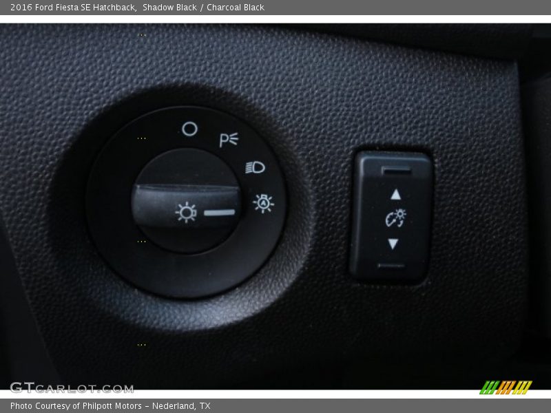 Shadow Black / Charcoal Black 2016 Ford Fiesta SE Hatchback
