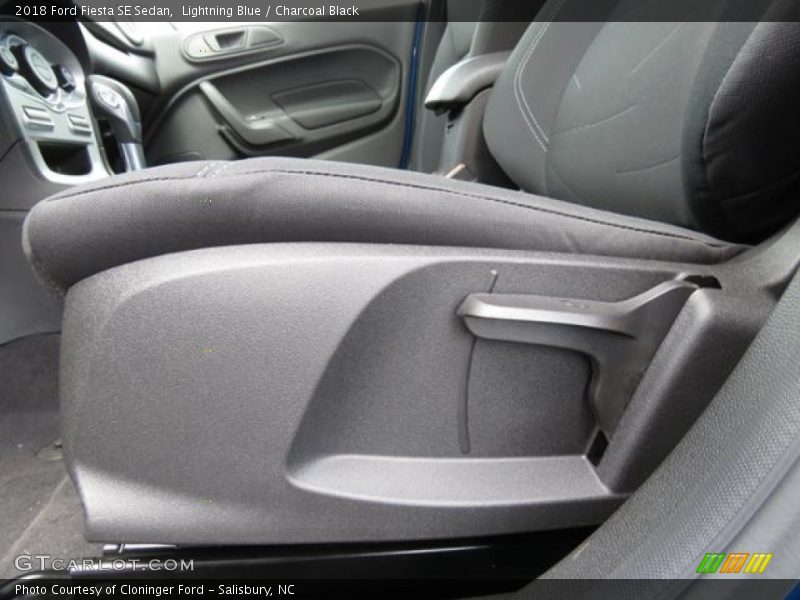 Lightning Blue / Charcoal Black 2018 Ford Fiesta SE Sedan