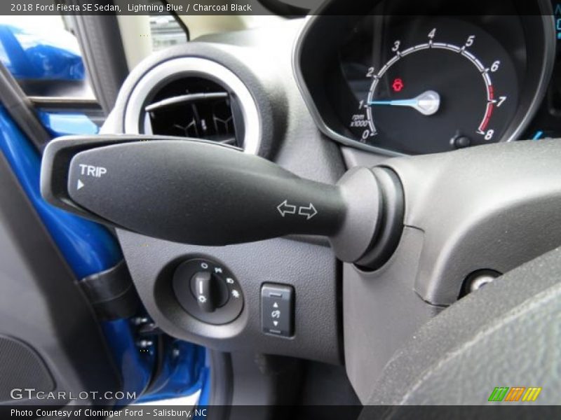 Lightning Blue / Charcoal Black 2018 Ford Fiesta SE Sedan