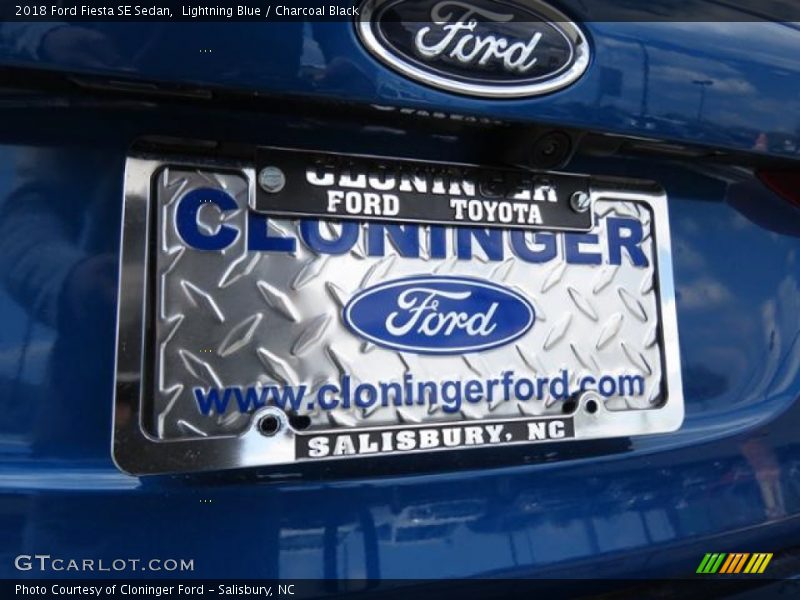 Lightning Blue / Charcoal Black 2018 Ford Fiesta SE Sedan