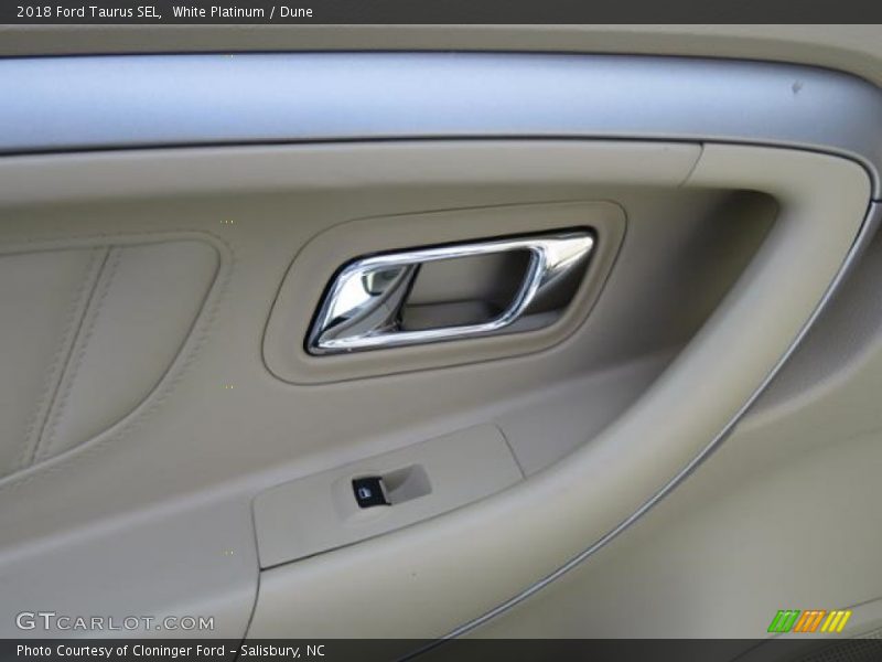 White Platinum / Dune 2018 Ford Taurus SEL