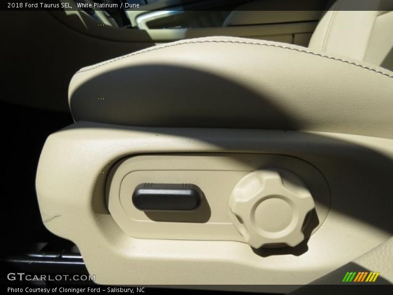 White Platinum / Dune 2018 Ford Taurus SEL