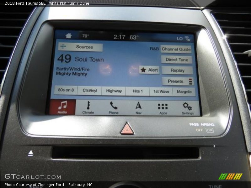 White Platinum / Dune 2018 Ford Taurus SEL