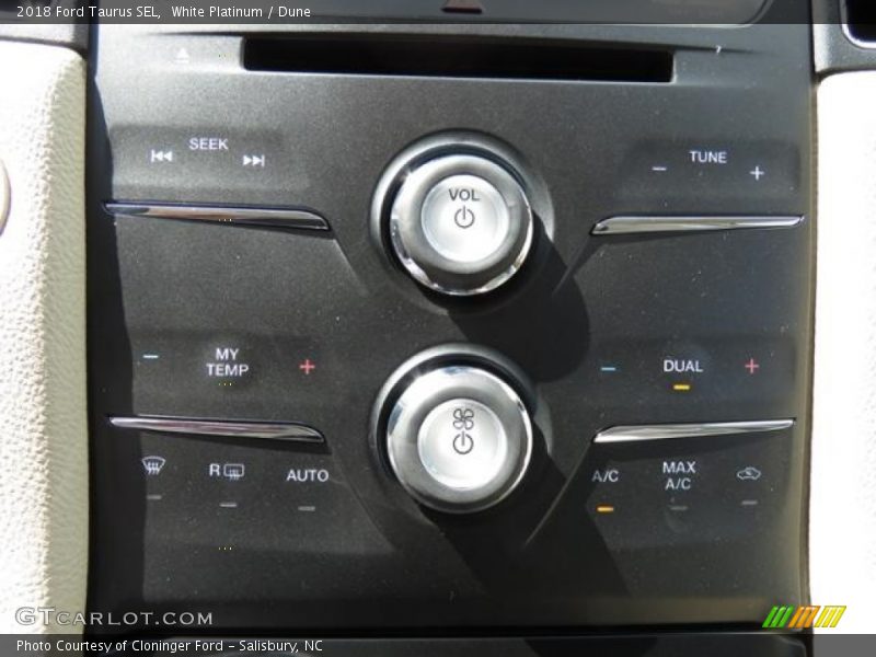 White Platinum / Dune 2018 Ford Taurus SEL