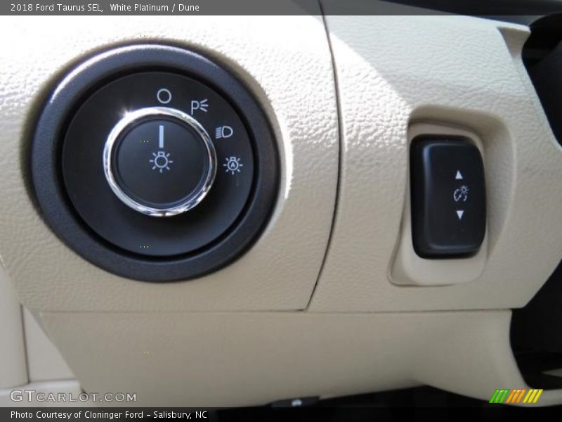 White Platinum / Dune 2018 Ford Taurus SEL