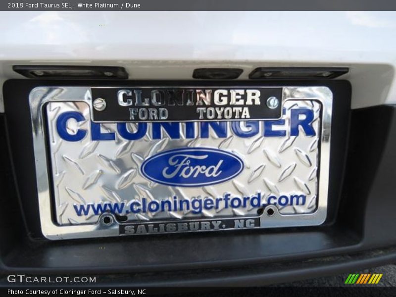 White Platinum / Dune 2018 Ford Taurus SEL