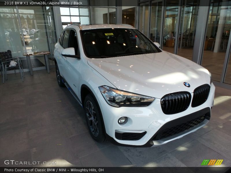 Alpine White / Black 2018 BMW X1 xDrive28i