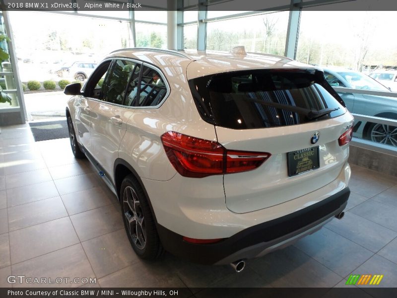Alpine White / Black 2018 BMW X1 xDrive28i