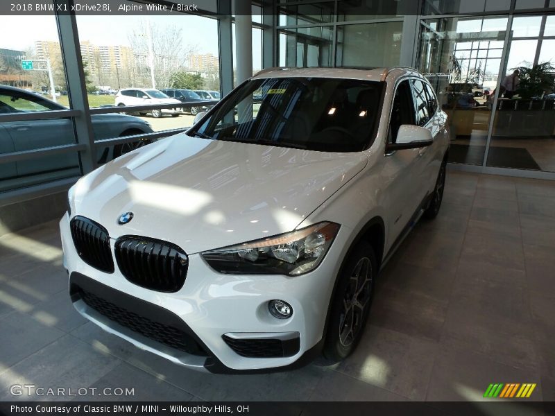 Alpine White / Black 2018 BMW X1 xDrive28i