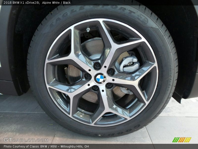 Alpine White / Black 2018 BMW X1 xDrive28i