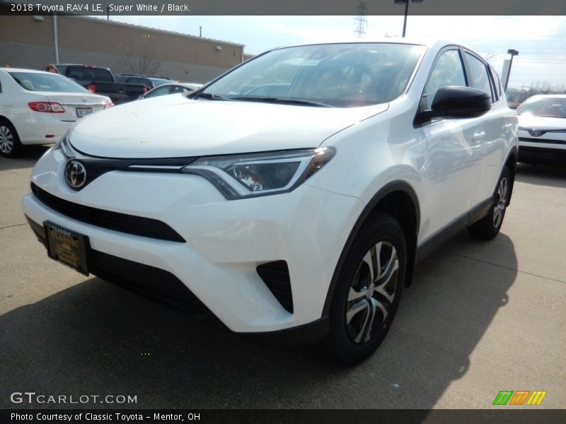 Super White / Black 2018 Toyota RAV4 LE