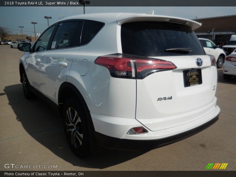 Super White / Black 2018 Toyota RAV4 LE