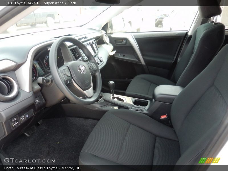 Super White / Black 2018 Toyota RAV4 LE