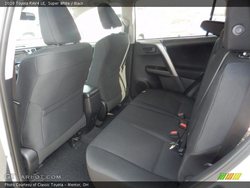 Super White / Black 2018 Toyota RAV4 LE