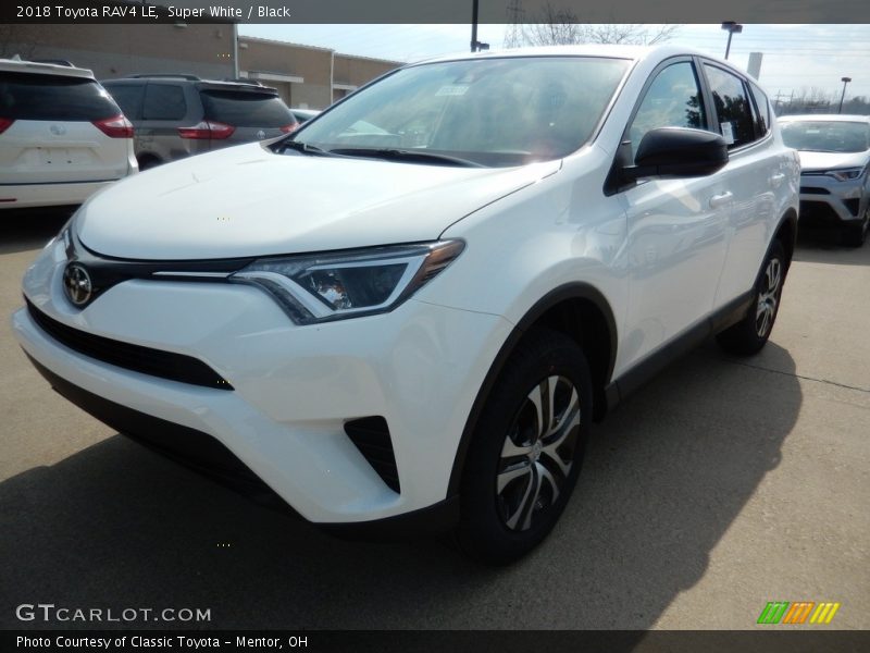 Super White / Black 2018 Toyota RAV4 LE