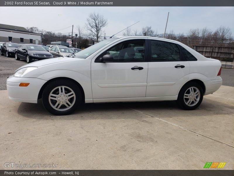 Cloud 9 White / Medium Parchment 2002 Ford Focus SE Sedan