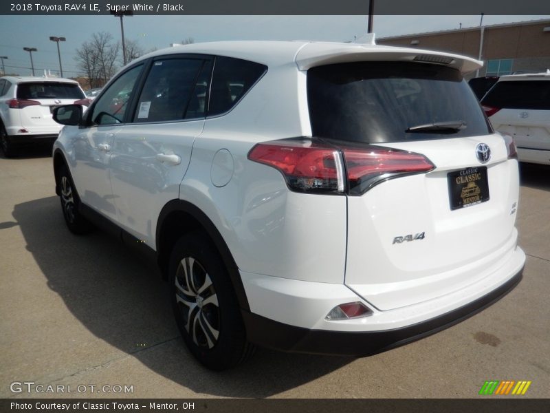Super White / Black 2018 Toyota RAV4 LE