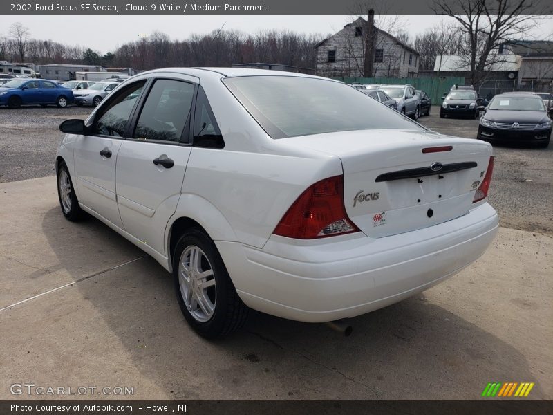 Cloud 9 White / Medium Parchment 2002 Ford Focus SE Sedan