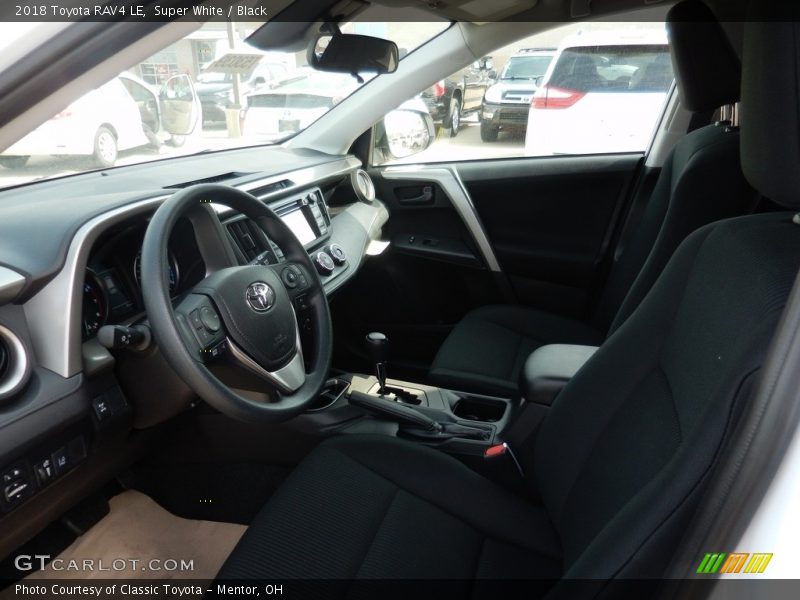 Super White / Black 2018 Toyota RAV4 LE