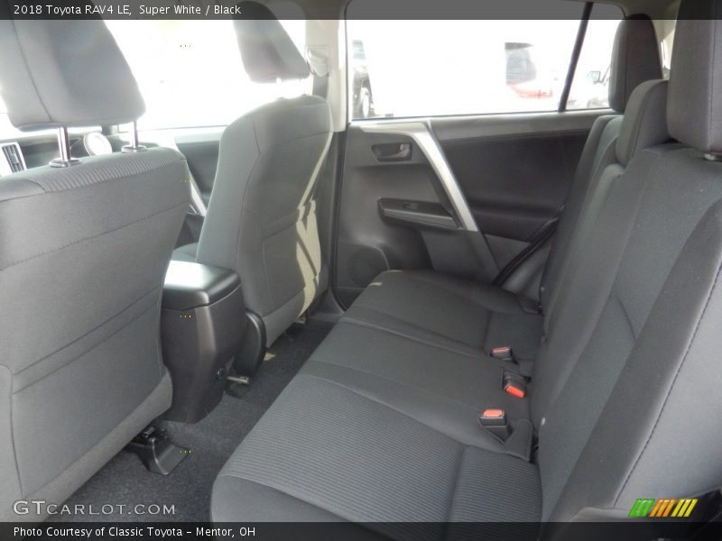 Super White / Black 2018 Toyota RAV4 LE