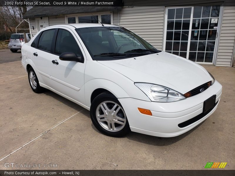 Cloud 9 White / Medium Parchment 2002 Ford Focus SE Sedan