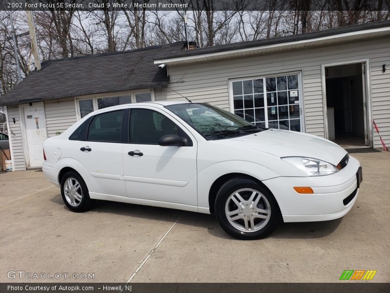 Cloud 9 White / Medium Parchment 2002 Ford Focus SE Sedan
