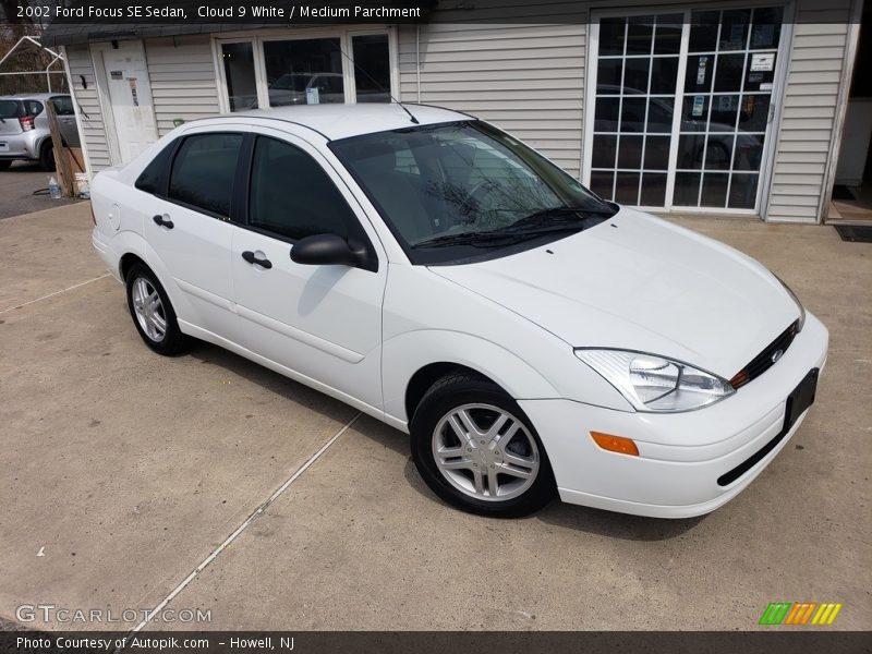 Cloud 9 White / Medium Parchment 2002 Ford Focus SE Sedan