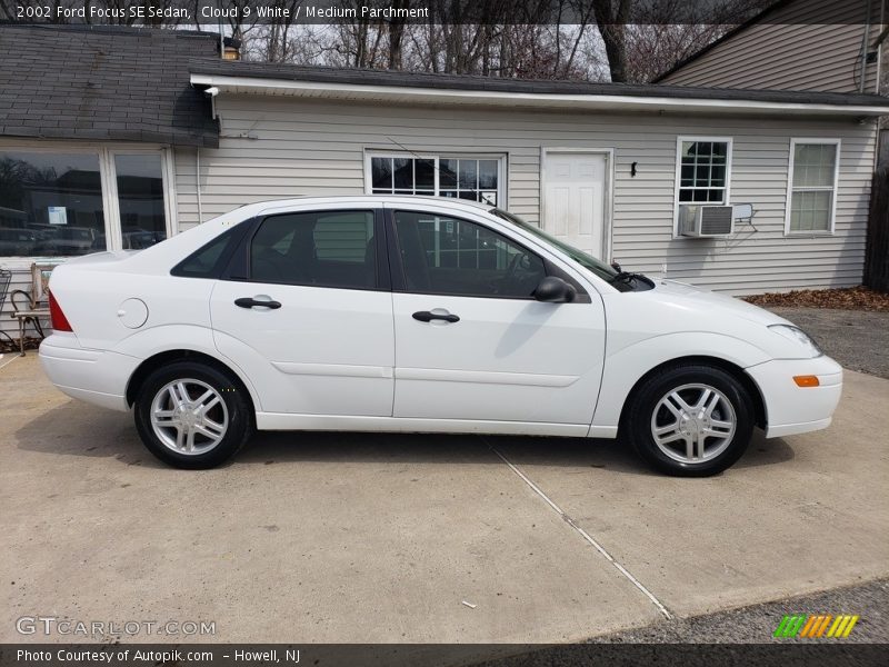 Cloud 9 White / Medium Parchment 2002 Ford Focus SE Sedan
