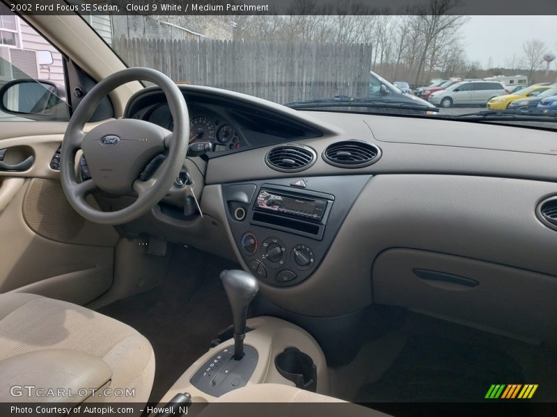 Cloud 9 White / Medium Parchment 2002 Ford Focus SE Sedan