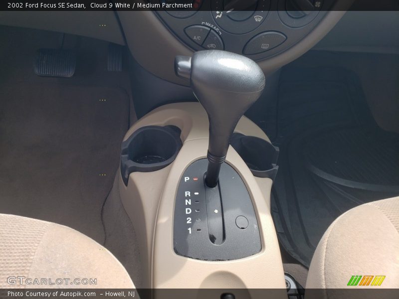 Cloud 9 White / Medium Parchment 2002 Ford Focus SE Sedan