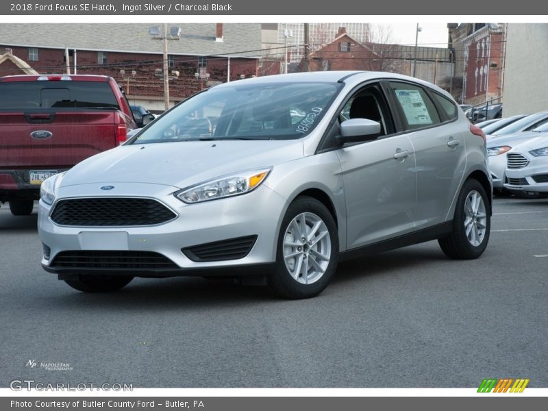 Ingot Silver / Charcoal Black 2018 Ford Focus SE Hatch