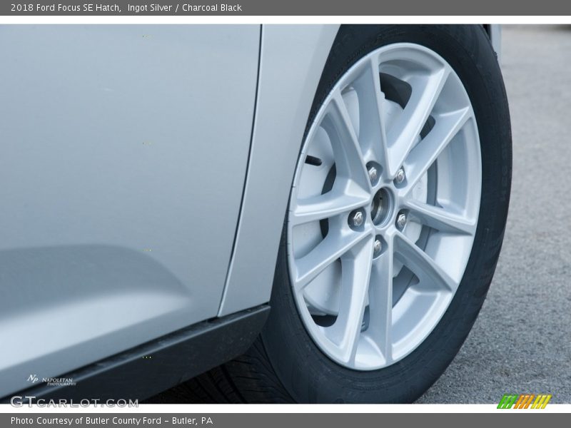Ingot Silver / Charcoal Black 2018 Ford Focus SE Hatch