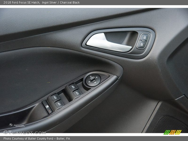 Ingot Silver / Charcoal Black 2018 Ford Focus SE Hatch
