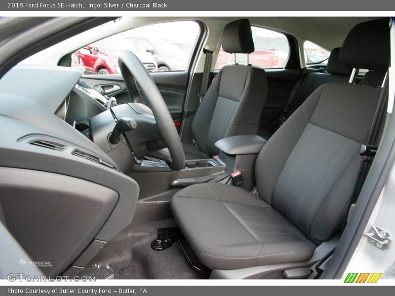 Ingot Silver / Charcoal Black 2018 Ford Focus SE Hatch