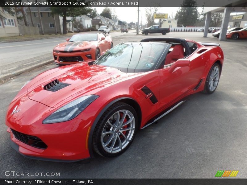 Front 3/4 View of 2019 Corvette Grand Sport Coupe