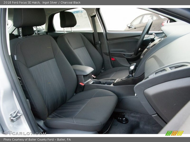 Ingot Silver / Charcoal Black 2018 Ford Focus SE Hatch
