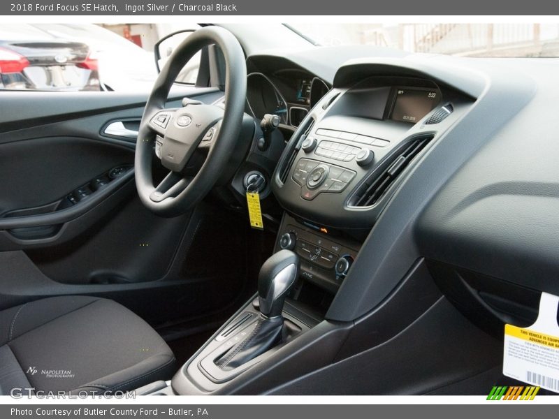 Ingot Silver / Charcoal Black 2018 Ford Focus SE Hatch
